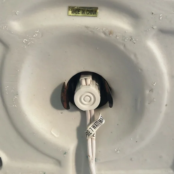 Vintage porcelain lighted house - Picture 7 of 13